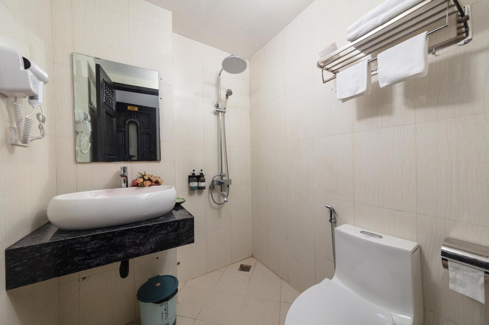 Hanoi Liliane Hotel And Travel Экстерьер фото